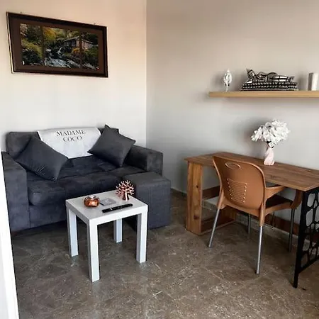 New Renovated 1 Bedroom Flat North 5a *