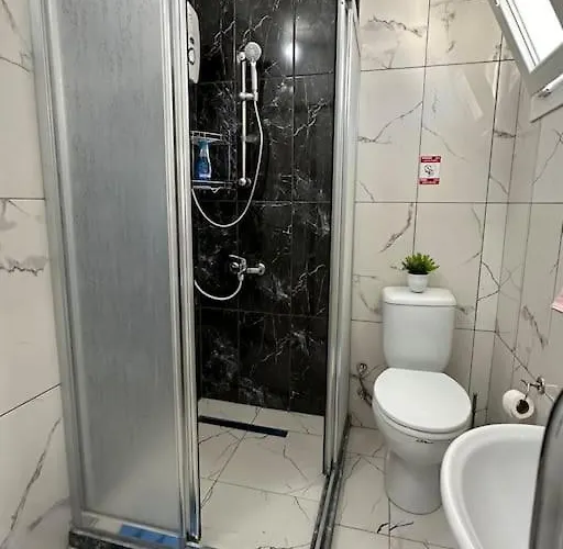 New Renovated 1 Bedroom Flat North 5a 公寓