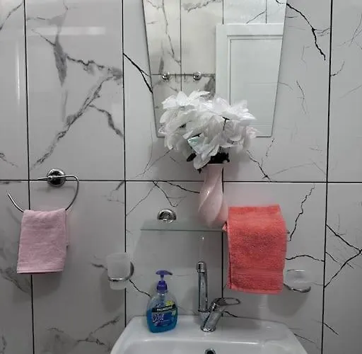 New Renovated 1 Bedroom Flat North 5a * 尼科西亚