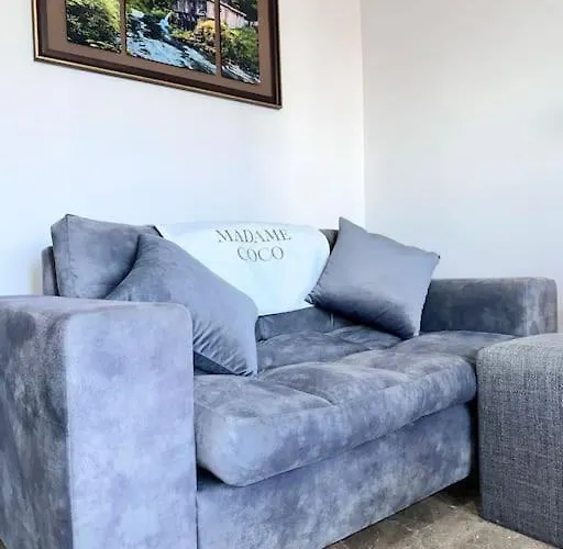 New Renovated 1 Bedroom Flat North 5a 公寓