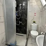 New Renovated 1 Bedroom Flat North 5a Lejlighed
