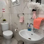 Lejlighed New Renovated 1 Bedroom Flat North 5a *