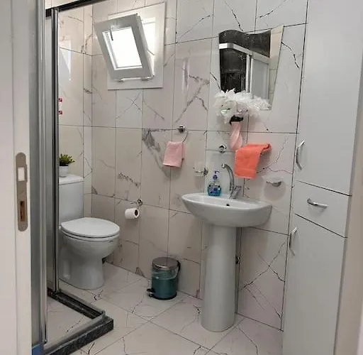 New Renovated 1 Bedroom Flat North 5a Apartamento Nicosia