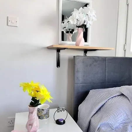 New Renovated 1 Bedroom Flat North 5a Apartman *