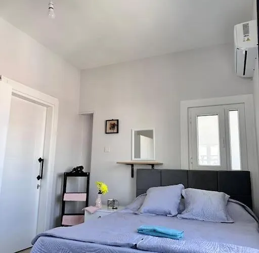 New Renovated 1 Bedroom Flat North 5a Appartement *